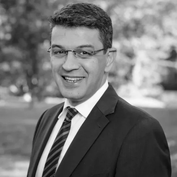 Porträt von Dr.-Ing. Ekrem Özkaya